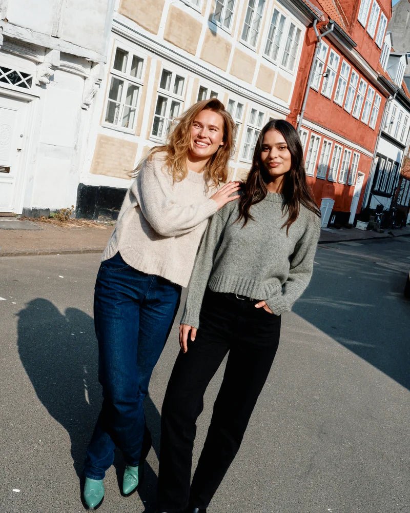 Astrid Sweater – Strickanleitung & Garnpaket - BONIFAKTUR - Kleinste - Astrid Sweater – Strickanleitung & Garnpaket