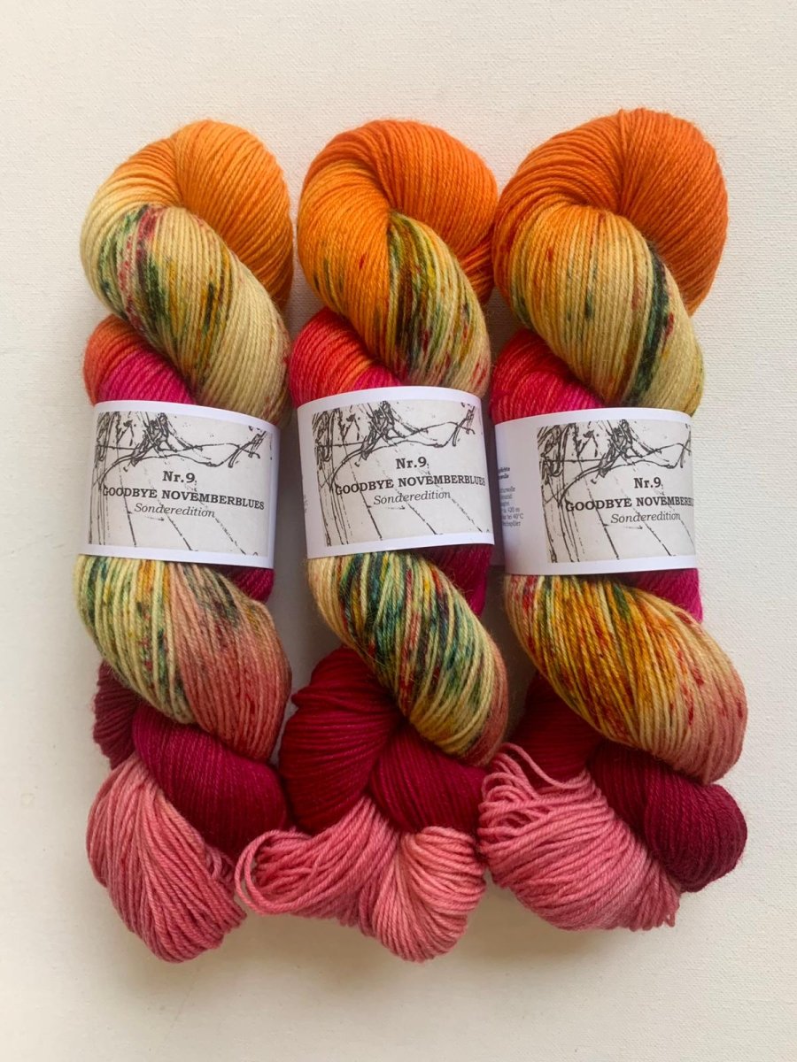 Atelier Franziska Uhl Handgefärbte Sockenwolle - BONIFAKTUR - Goodbye Novemberblues 9 - Atelier Franziska Uhl Atelier Franziska Uhl Handgefärbte Sockenwolle Goodbye Novemberblues 9