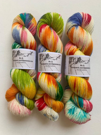 Atelier Franziska Uhl Handgefärbte Sockenwolle - BONIFAKTUR - Goodbye Novemberblues 5 - Atelier Franziska Uhl Atelier Franziska Uhl Handgefärbte Sockenwolle Goodbye Novemberblues 5