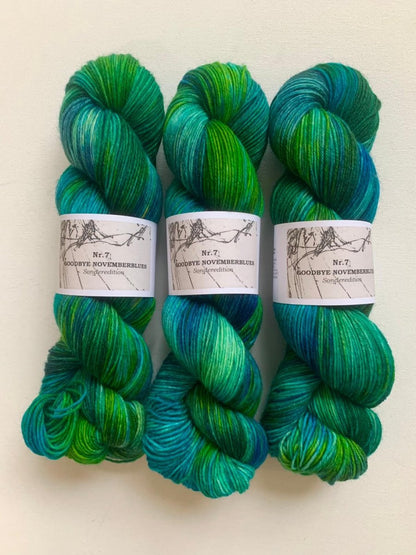 Atelier Franziska Uhl Handgefärbte Sockenwolle - BONIFAKTUR - Goodbye Novemberblues 7 - Atelier Franziska Uhl Atelier Franziska Uhl Handgefärbte Sockenwolle Goodbye Novemberblues 7